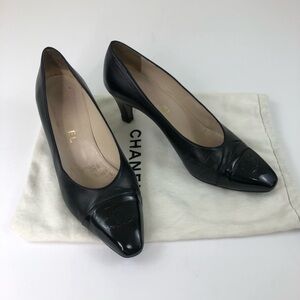CHANEL vintage Black Leather Heels kitten cap toe